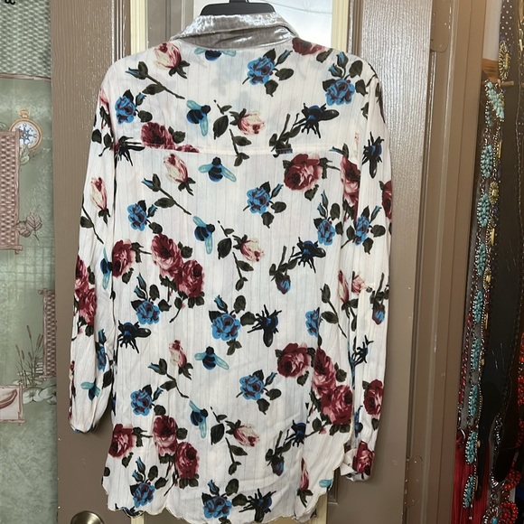 Jacket size sm. Long sleeves.